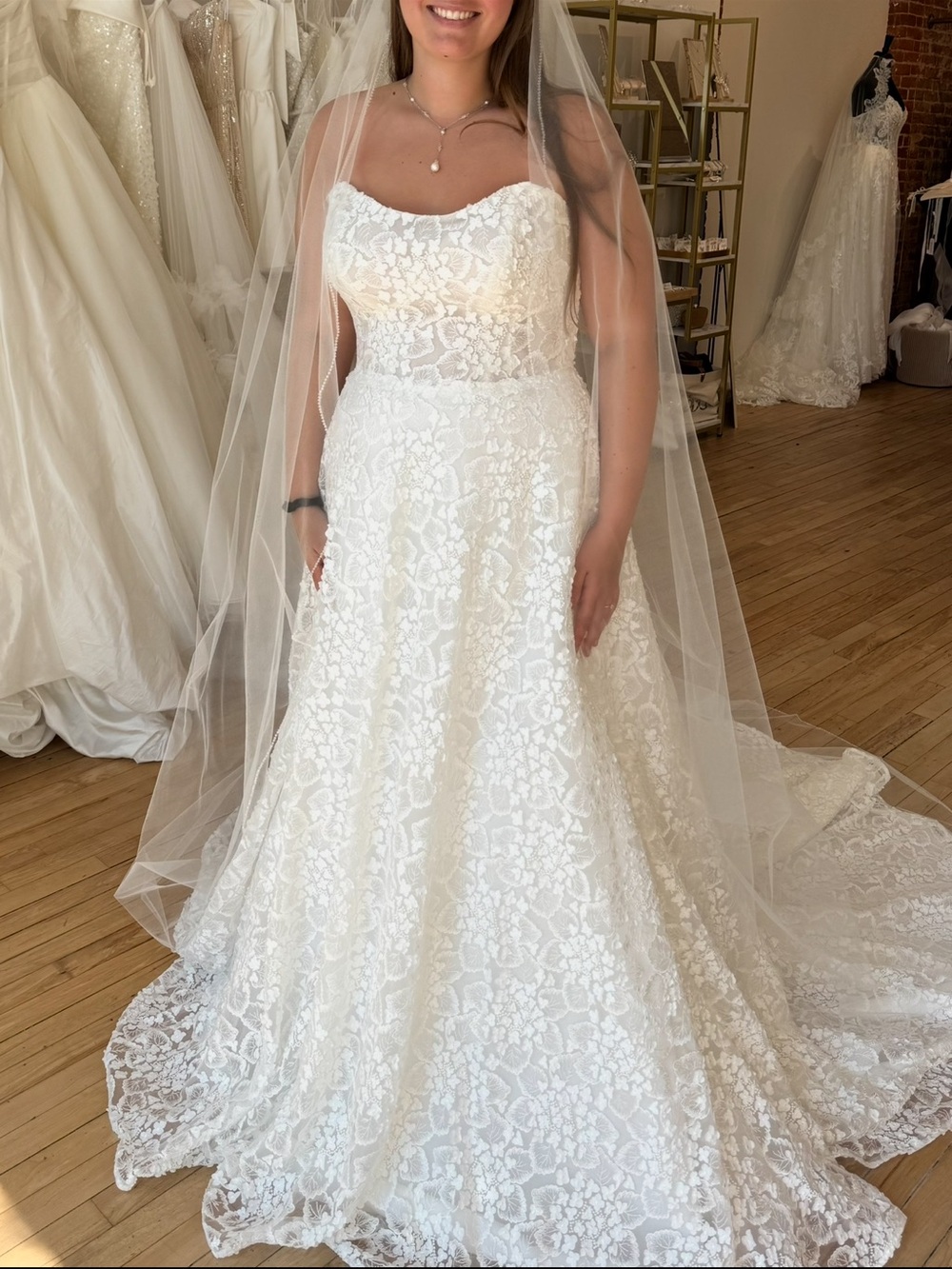 Essence of Australia D4196 Wedding Dress